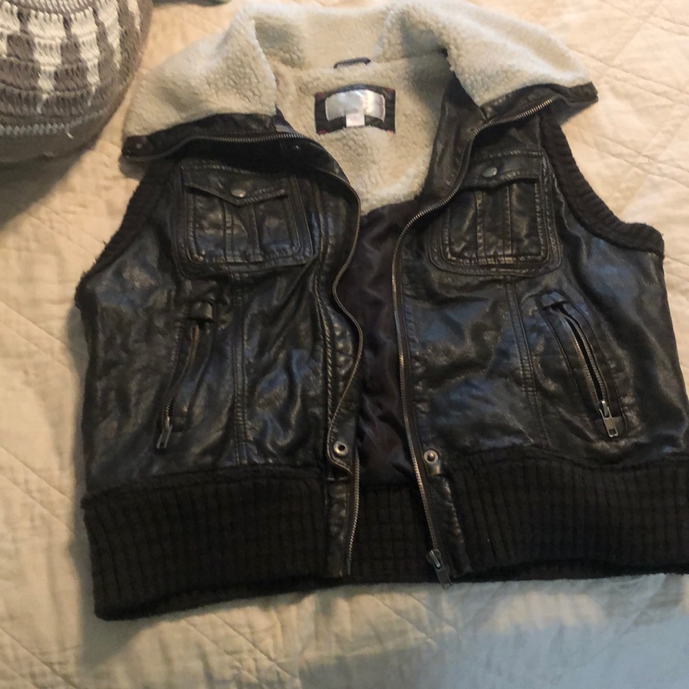 Ladies sleeveless Jacket